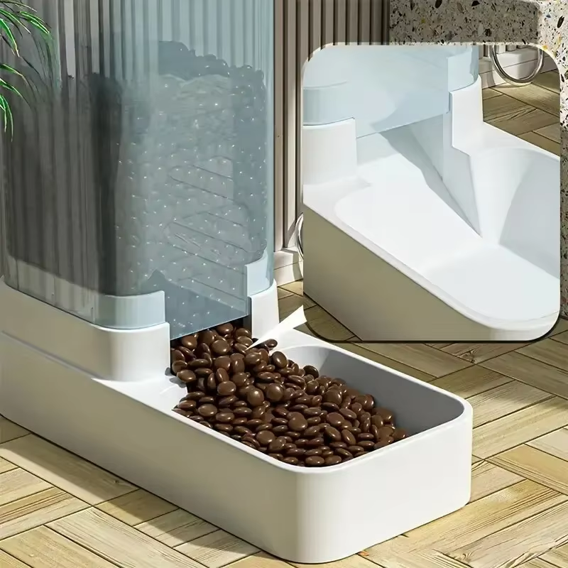 Automatischer Futter- und Wasserspender für Hunde und Katzen - immer bestens versorgt